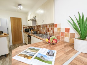 Cottage | Private kitchen | Fridge, dishwasher, electric kettle, toaster - Sandpiper (Weymouth)