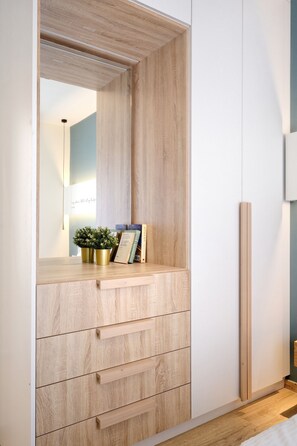 Caja de seguridad en la habitación y decoración personalizada 