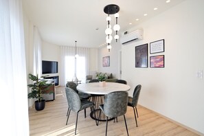 Luxury Apartment, 4 Bedrooms, Non Smoking, Balcony | In-room dining