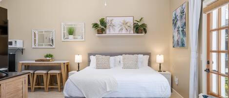 Iron/ironing board, WiFi, bed sheets