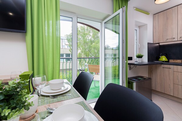 Apartamento, 1 quarto, sacada, ao lado da praia | Sala de estar