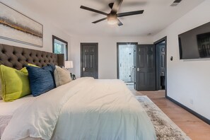 Room - ⚫️The Blaque Haus'|Designer Home|Downtown Dallas⚫️ (Dallas)