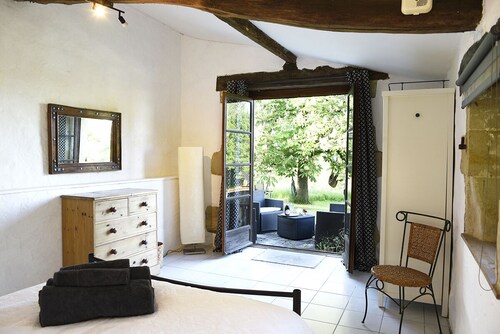 Tranquil Gite with private pool and country views