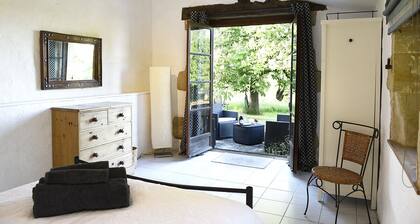 Tranquil Gite with private pool and country views