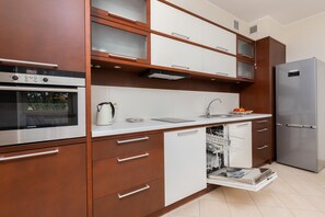 Apartment, 1 Bedroom, Balcony, Beachside | Private kitchen | Dishwasher, cookware/dishes/utensils
