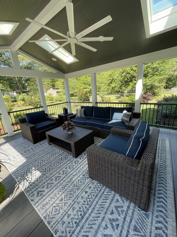 Smart TV, table tennis, books