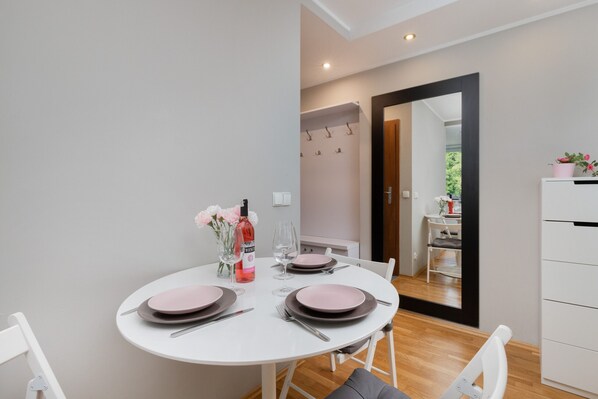 Ruokailu omassa huoneessa