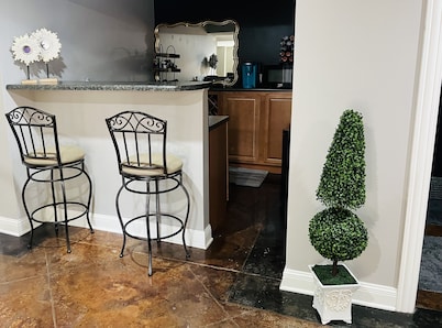 Short term avail! 5 min from MIZZOU,Univ Hospital! Family sized,clean,fenced