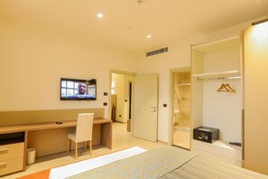 Executive Suite | In-room safe, desk, laptop workspace, soundproofing - Heliconia Park - Port Harcourt Hotel (Port Harcourt)