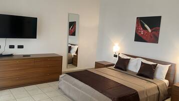 Three-Bedroom Apartment - High Floor | In-room safe, desk, laptop workspace, blackout drapes