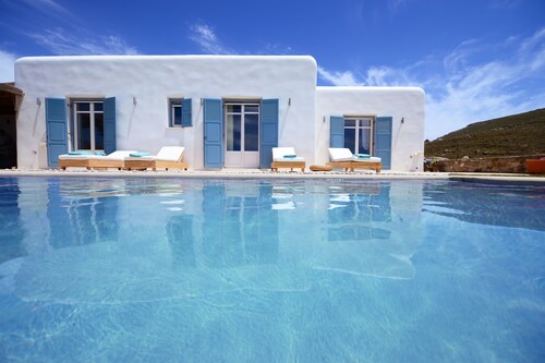 Kalo Ampeli Villa in Serifos, Cyclades with Pool & Airconditioning
