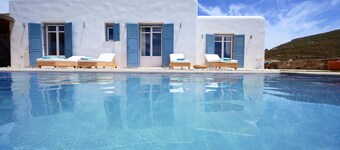 Kalo Ampeli Villa in Serifos, Cyclades with Pool & Airconditioning