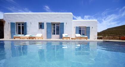 Kalo Ampeli Villa in Serifos, Cyclades with Pool & Airconditioning