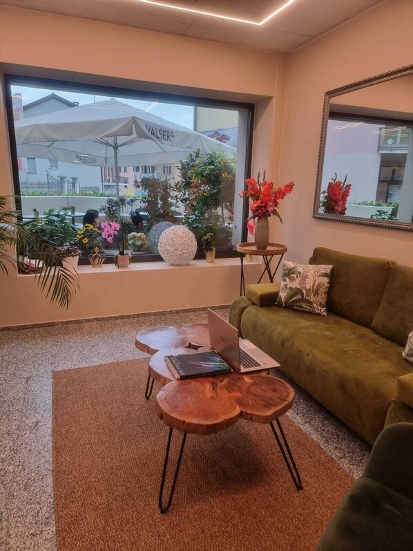 32-inch LED TV with digital channels, TV, first-run films