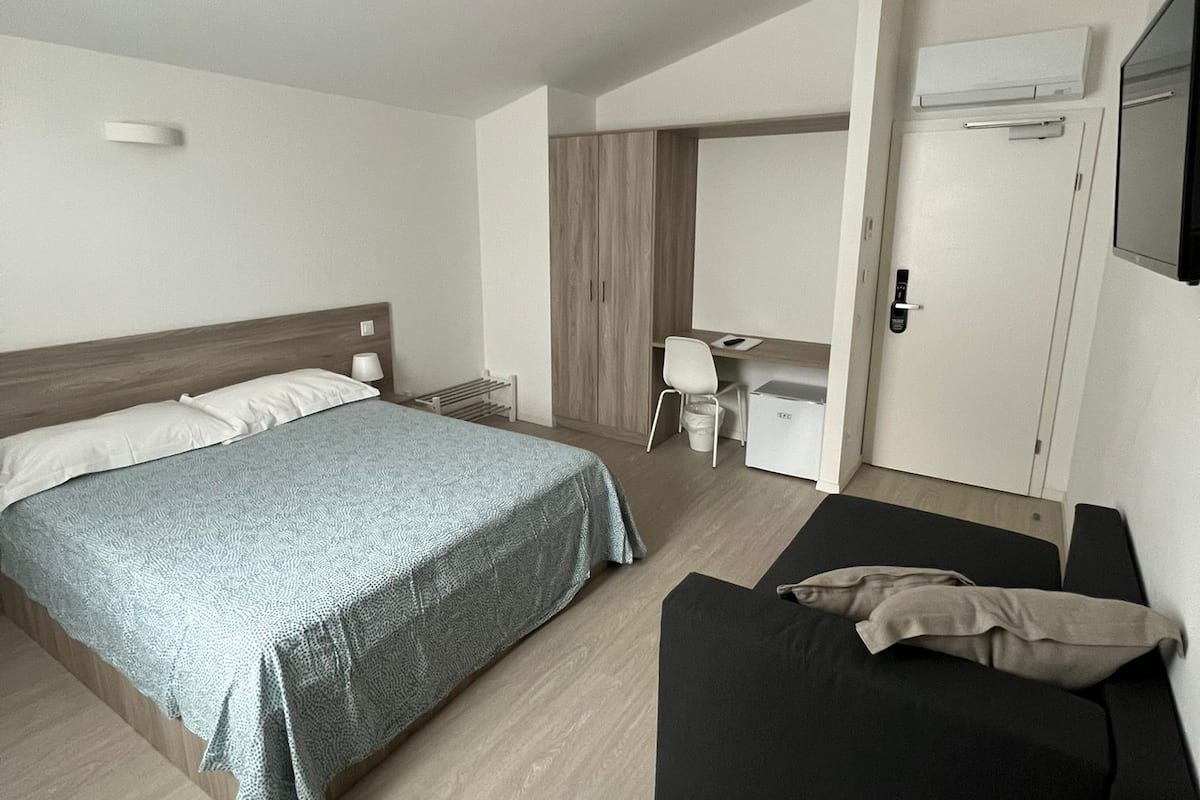 Family Room | Premium bedding, down comforters, pillowtop beds, desk