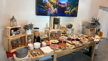 Daily buffet breakfast (CHF 15 per person)