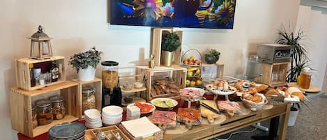 Daily buffet breakfast (CHF 15 per person)
