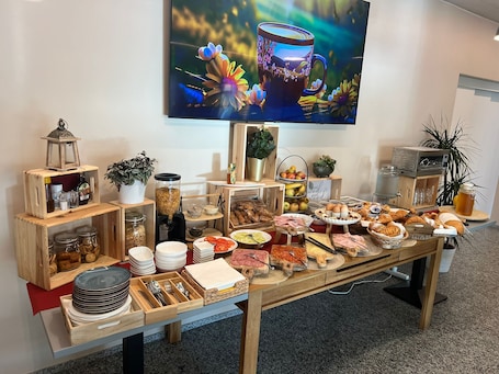 Desayuno buffet diario (CHF 15 por persona)