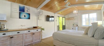 A cosy private studio situated in the heart of Exmouth.