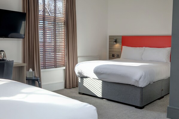 مكتب وواي فاي مجانًا وملاءات أسرّة