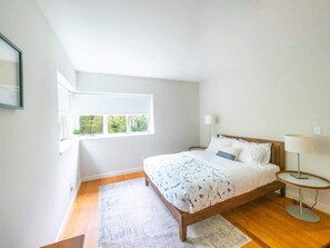 4 bedrooms, iron/ironing board, travel crib, WiFi - Catamount, Zip Line, Private Setting, Book Now! (Egremont)