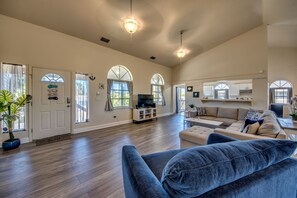 Smart TV, oficina y impresora 