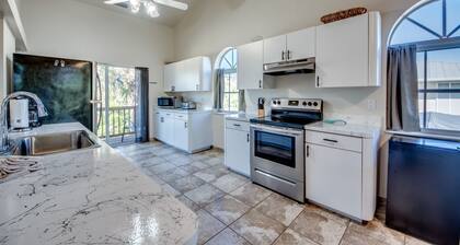 Fully Updated/Luxury Beach House w/Master Suite-Close to beach!