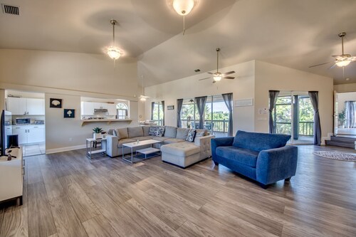 Fully Updated/Luxury Beach House w/Master Suite-Close to beach!