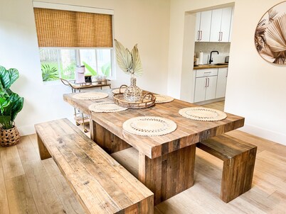 Boho Beach Villa- minutes to the ocean 