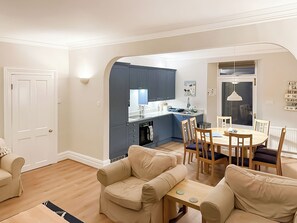 TV - 4 bedroom accommodation in Tenby (Tenby)