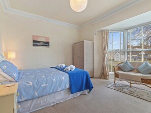 4 bedrooms, WiFi, bed sheets - 4 bedroom accommodation in Tenby (Tenby)