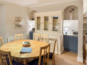 Dining - 4 bedroom accommodation in Tenby (Tenby)
