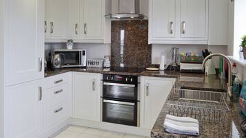 Lava-louças, cadeirão de bebê