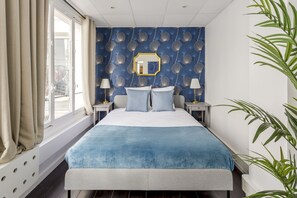 5 Schlafzimmer, Schreibtisch, Bügeleisen/Bügelbrett, Reisekinderbett