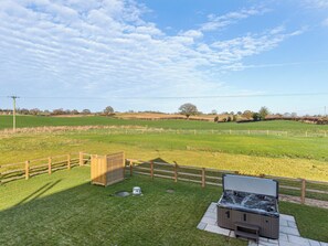 Property grounds - The Maddocks - UK36311 (Whitchurch)