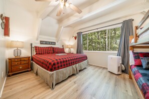 4 bedrooms, iron/ironing board, free WiFi, bed sheets