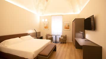 Luxury Suite | Down comforters, in-room safe, desk, laptop workspace