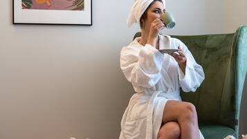 Deluxe Condo | 1 bedroom, down comforters, in-room safe, desk