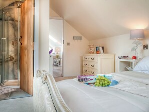 3 bedrooms, free WiFi, bed sheets