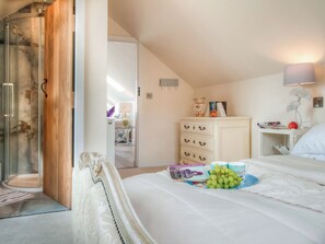 3 bedrooms, free WiFi, bed sheets - 3 bedroom accommodation in Nefyn, Llyn Peninsula (Nefyn, Llyn Peninsula)