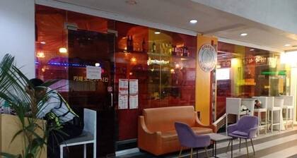 Luxury Studio with fast wifi at Kandi Towers