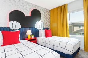 4 habitaciones, escritorio y tabla de planchar con plancha 