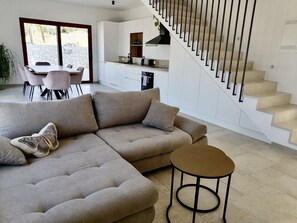 Smart TV, fireplace, DVD player, books - Moderne Dalmatische Villa in Ruhiger Lage - 200 m vom Strand (Slatine)