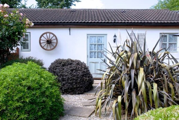Exterior - Two Bedroom Cottage near Wedmore with Mendip Views (Wedmore)
