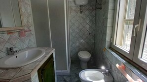 A bathroom with a sink, toilet, and shower area. - Countryside italian villa, close to the sea (Jerzu)