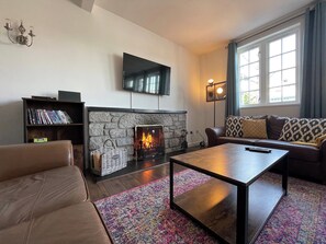 TV, fireplace