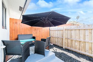 Terrace/patio - COME STAY AT YOUR HOME AWAY FROM HOME Paradise at Walter's Place  (West Palm Beach)