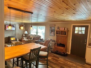 Interior - Newly Renovated, perfectly located and fully equiped. (Portage Lake)