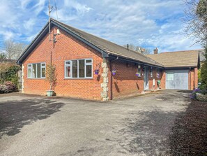 Exterior - 2 bedroom accommodation in Shitterton, near Bere Regis (Shitterton, near Bere Regis)