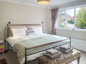 2 bedrooms, free WiFi, bed sheets - 2 bedroom accommodation in Shitterton, near Bere Regis (Shitterton, near Bere Regis)